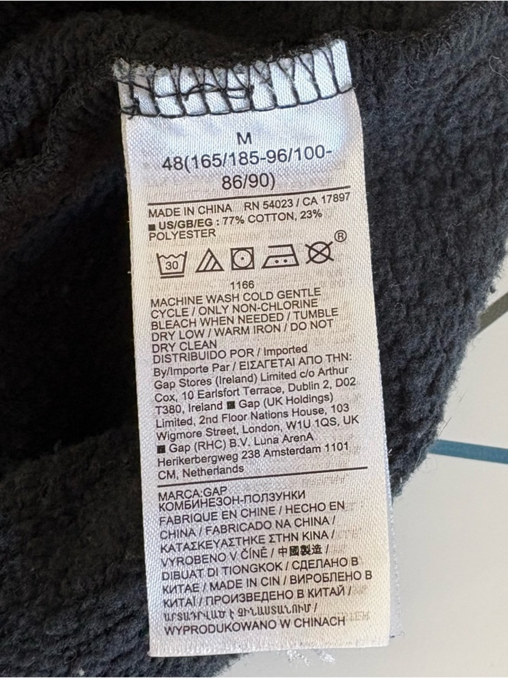 GAP Black Hoodie with White Basquiat Crown Graphic size Medium in EUC streetwear - Picture 4 of 10